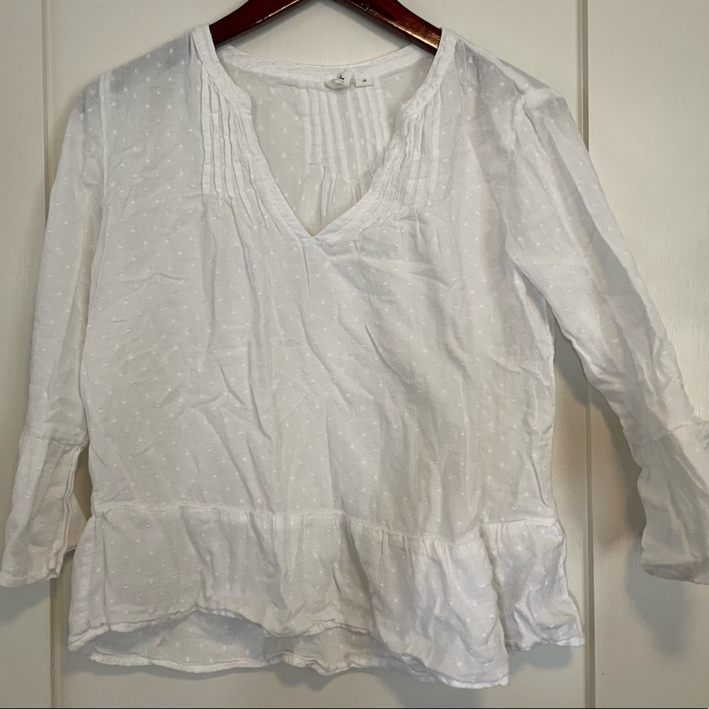 White peplum gap top shirt dot texture